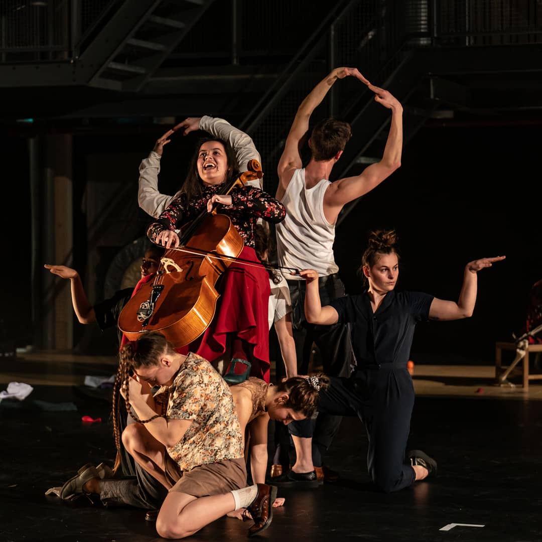 Bir Çekirgenin Rüyası – Sirk performansı (Hollanda)